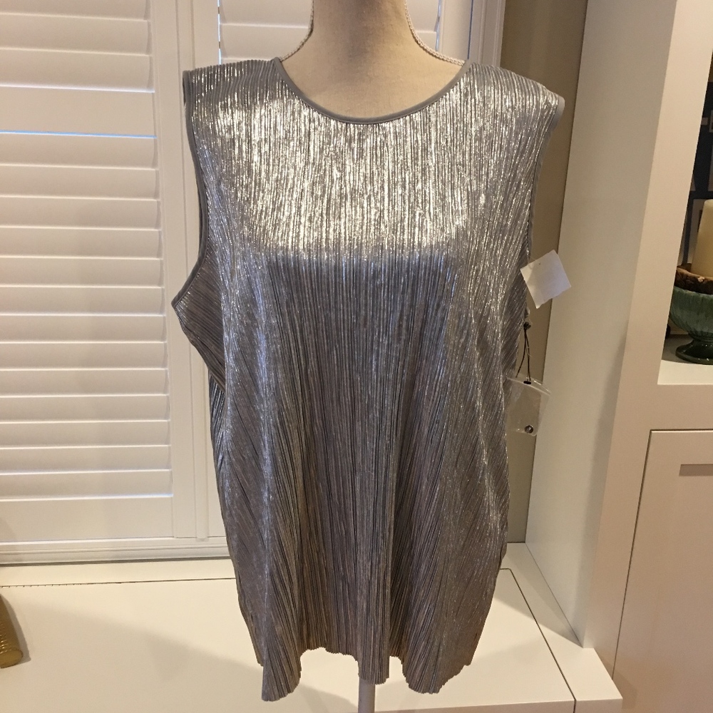 Vince Camuto crushed foil metallic top size M NWT